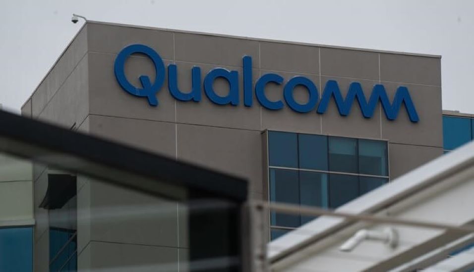 Qualcomm-Q3-2022-Revenue-Hits-10.9B-Beating-Estimates- (1)